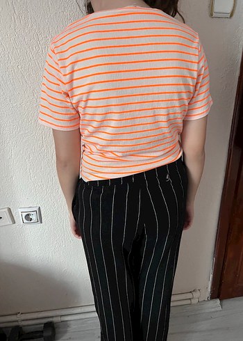 Turuncu Çizgili Kısa Kollu Kadın Tişört (2016) vibe - Görsel 2