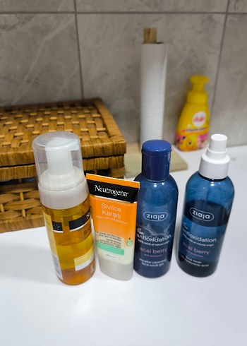 Neutrogena Sivilce Karşıtı Temizleyici