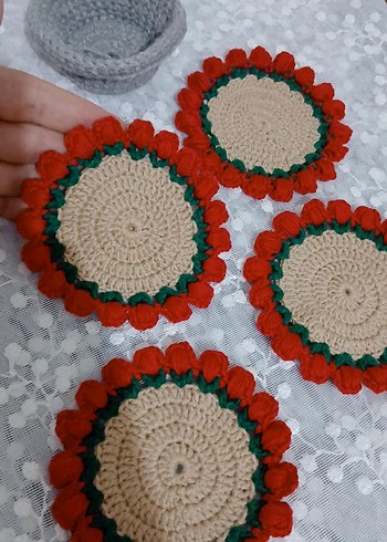 El Yapımı Renkli Örgü Bardak Altlıkları