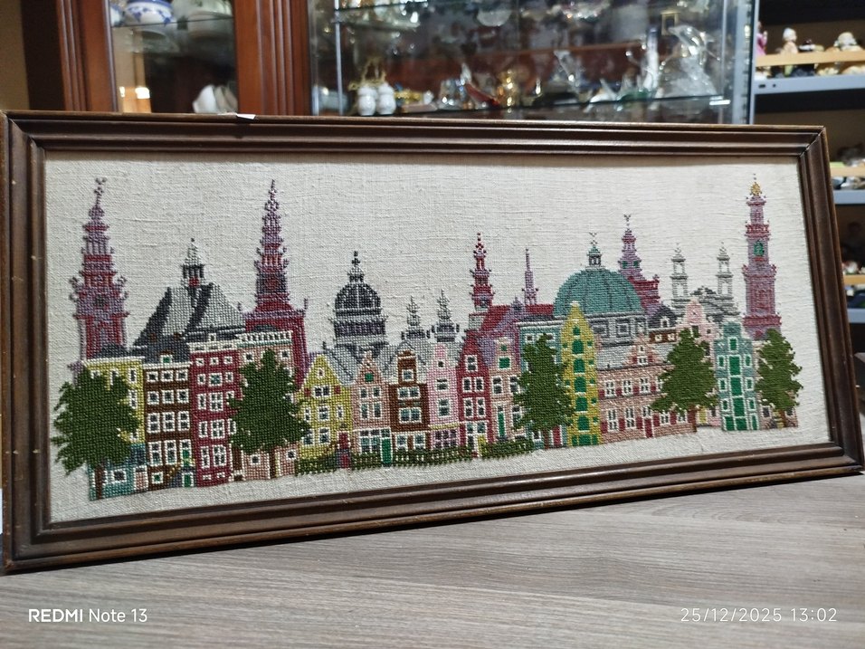 Çerçeveli Çok Renkli Nakış Şehir Manzarası - Görsel 2