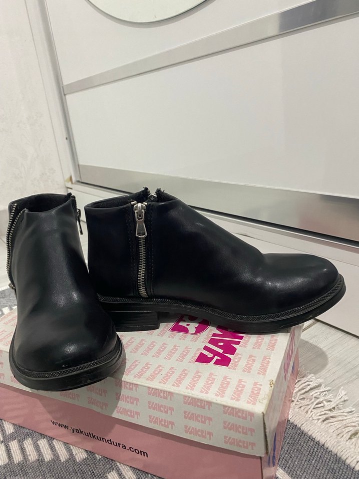Siyah Fermuarlı Kadın Blok Topuk Bot - Görsel 2