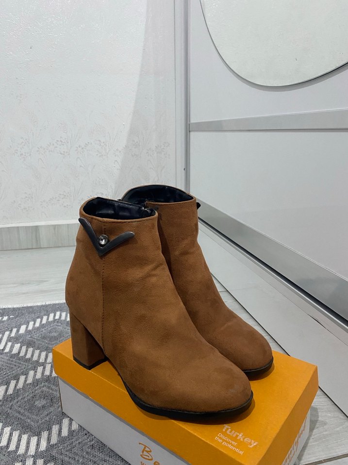 Kahverengi Süet Kadın Topuklu Bot - Görsel 3