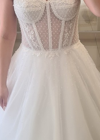 Çarpraz Askılı İşlemeli Vintage Esintili Gelinlik