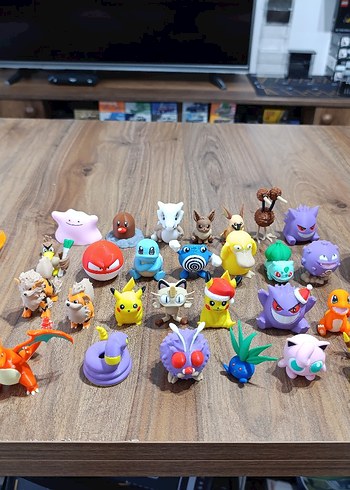 Renkli Pokemon Figür Koleksiyonu