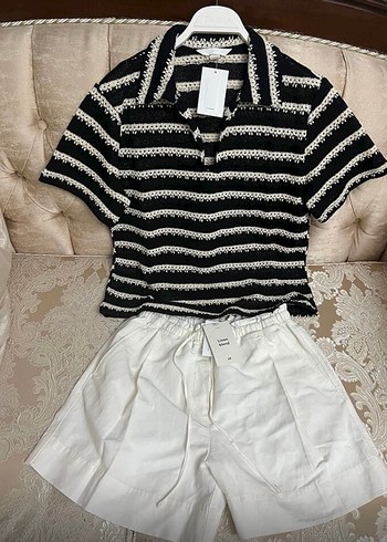 s Beden siyah Renk H&M Zebra Desenli Siyah Kısa Triko üst
