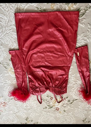 Kırmızı Tüylü eldivenli deri  Askılı Mini  Abiye Elbise - Görsel 3