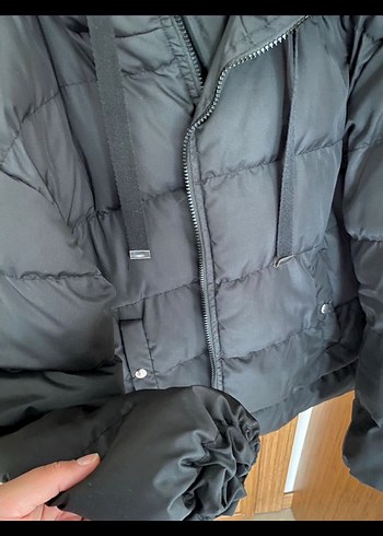 Tokalı Siyah Midi Kadın Kışlık Mont - Görsel 2