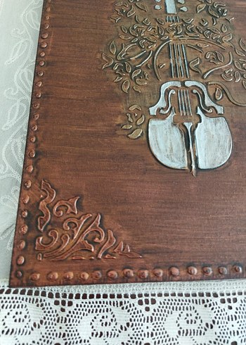 Koyu Kahverengi Keman Desenli Ahşap Görünümlü Tablo - Görsel 5