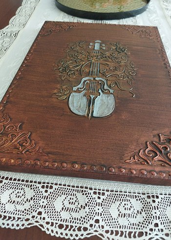 Koyu Kahverengi Keman Desenli Ahşap Görünümlü Tablo - Görsel 2