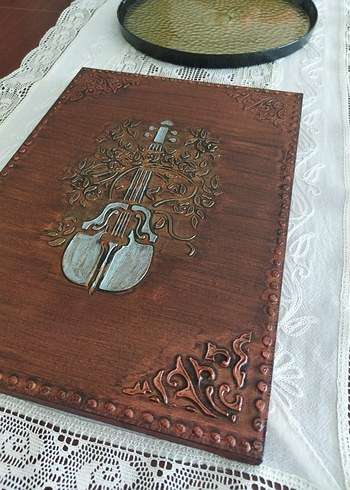 Koyu Kahverengi Keman Desenli Ahşap Görünümlü Tablo - Görsel 4