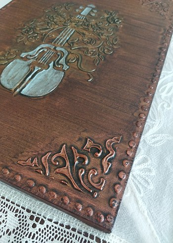 Koyu Kahverengi Keman Desenli Ahşap Görünümlü Tablo - Görsel 3