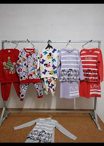 Çocuklar için renkli karakterli pijama takımları - Görsel 13