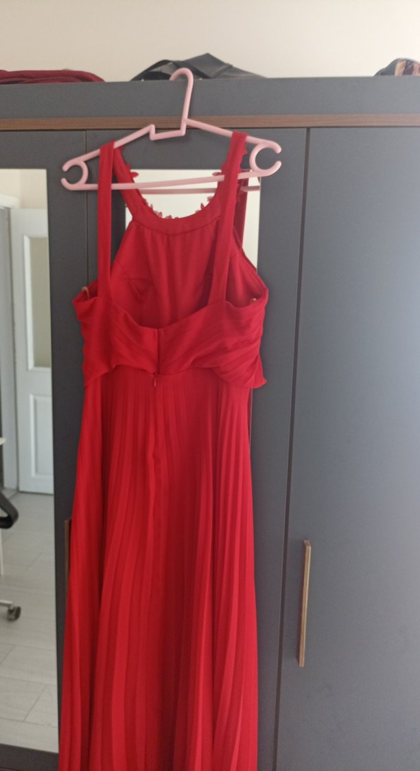 Klasik Kırmızı Uzun Pilili Abiye Elbise - Görsel 4