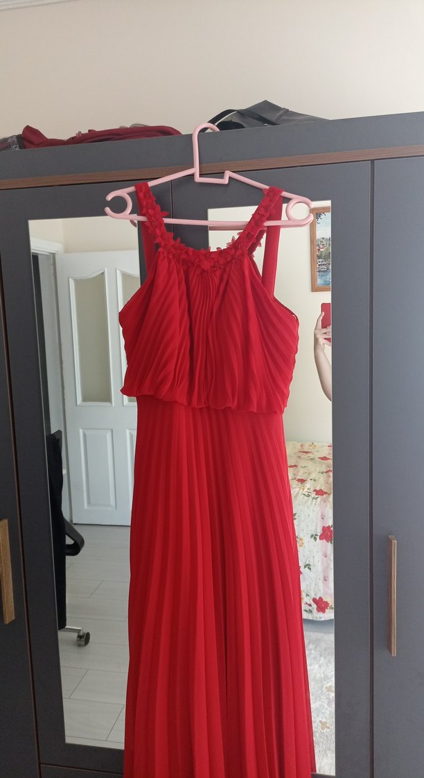 Klasik Kırmızı Uzun Pilili Abiye Elbise - Görsel 2