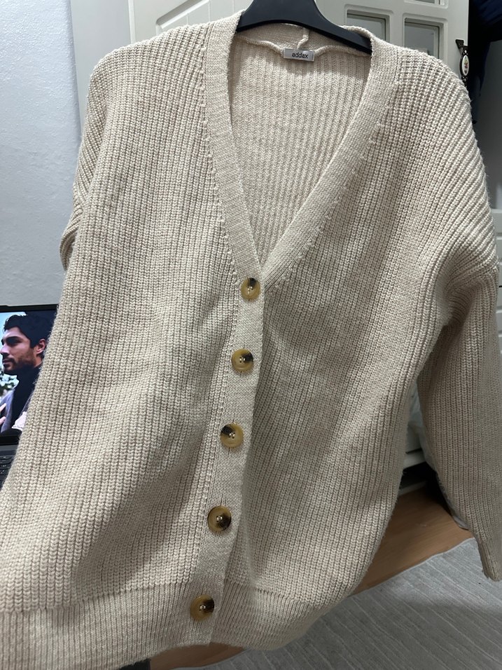 Bej Düğmeli Kadın Triko Hırka - Görsel 3