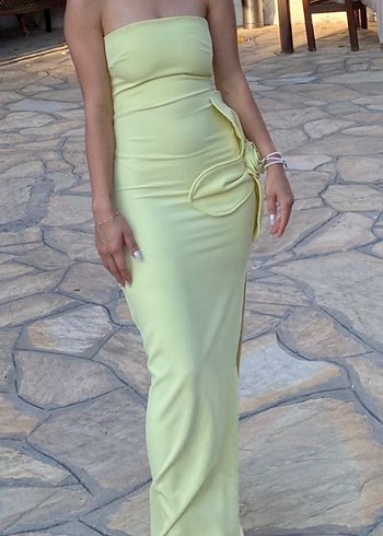 Sarı Straplez Uzun Elbise Çiçek Detaylı - Görsel 3