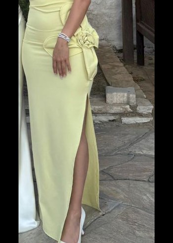 Sarı Straplez Uzun Elbise Çiçek Detaylı - Görsel 2