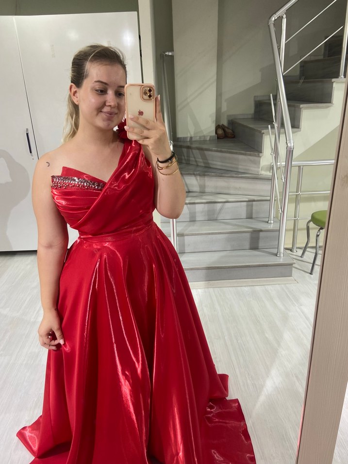 Kırmızı Drapeli Uzun Abiye Elbise - Görsel 4