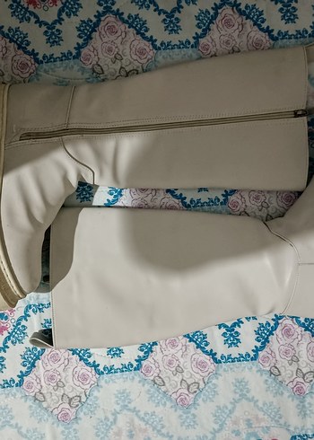 Beyaz Kadın Diz Üstü Lastik Çizme - Görsel 2