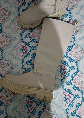 Beyaz Kadın Diz Üstü Lastik Çizme - Görsel 3