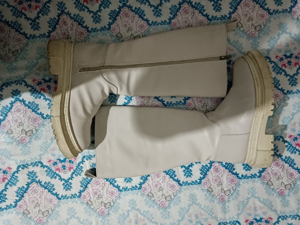 Beyaz Kadın Diz Üstü Lastik Çizme - Görsel 2