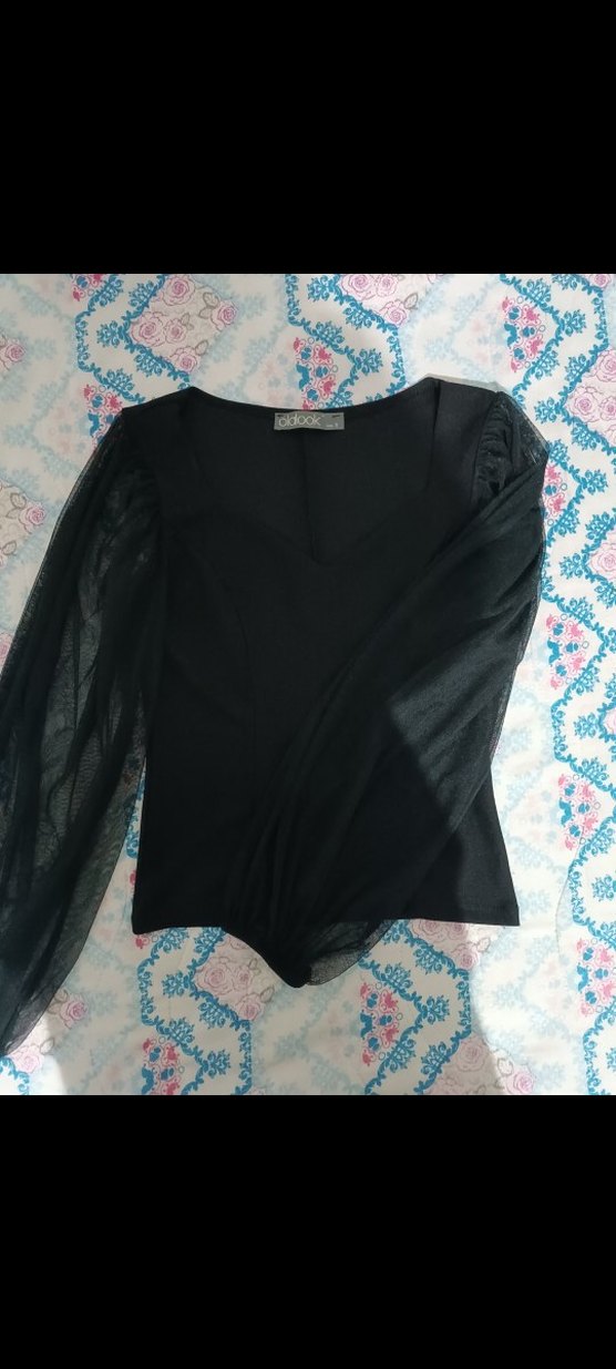 Uzun Kollu, Siyah Gotik V Yakalı Bluz - Görsel 2