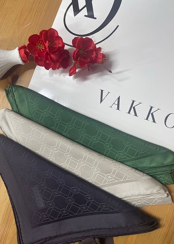 Beden çeşitli Renk Vakko ipek eşarp