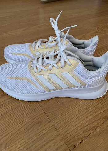 Orijinal Adidas