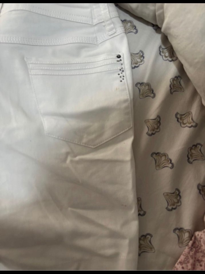 Beyaz Düğmeli Mini Kadın Şort - Görsel 4