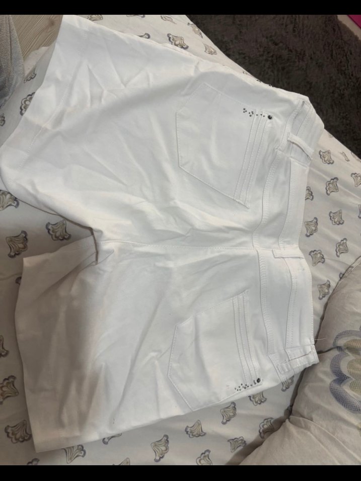 Beyaz Düğmeli Mini Kadın Şort - Görsel 3