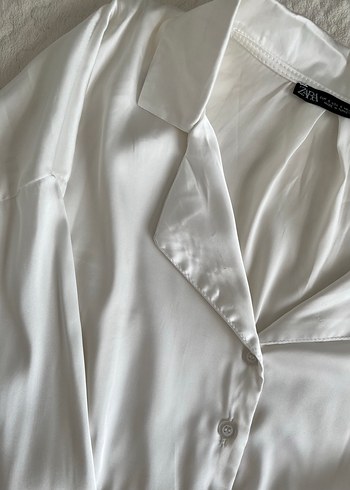 Zara Düğmeli Beyaz Saten Kadın Gömlek
