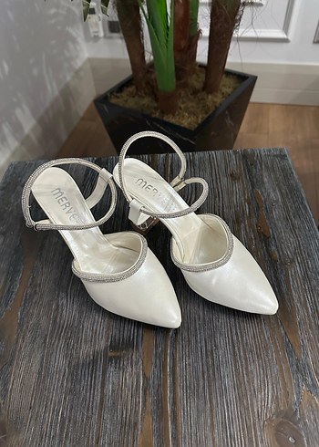 38 Beden Beyaz Parlak Yılan Desenli Stiletto Topuklu Ayakkabı
