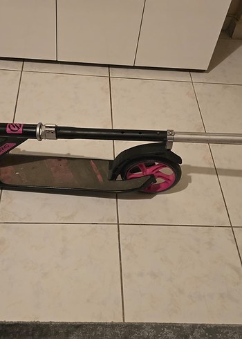 Beden Pembe Çocuk Scooterı