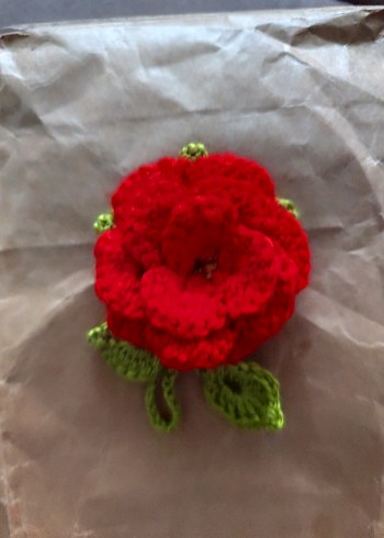 Örgü Kırmızı Çiçek Anahtarlık - Görsel 3