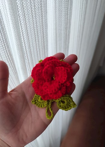 Örgü Kırmızı Çiçek Anahtarlık - Görsel 2