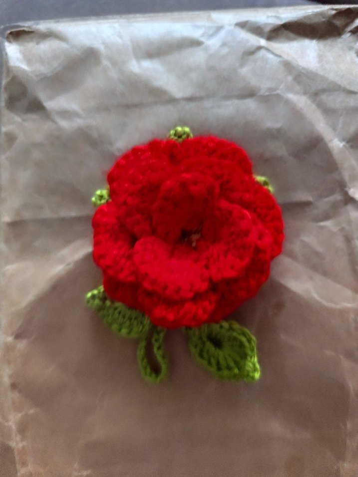 Örgü Kırmızı Çiçek Anahtarlık - Görsel 3