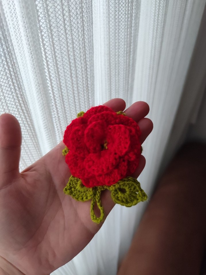 Örgü Kırmızı Çiçek Anahtarlık - Görsel 2