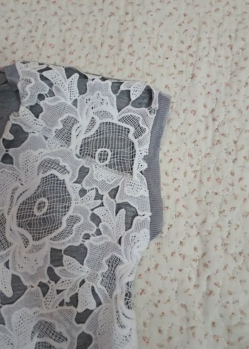 s Beden Dantel Detaylı V Yaka Gri Kadın Bluz