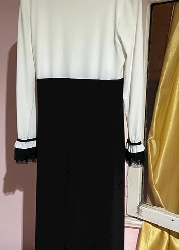 Uzun Kollu Fırfırlı Siyah Beyaz Gotik Elbise - Görsel 3