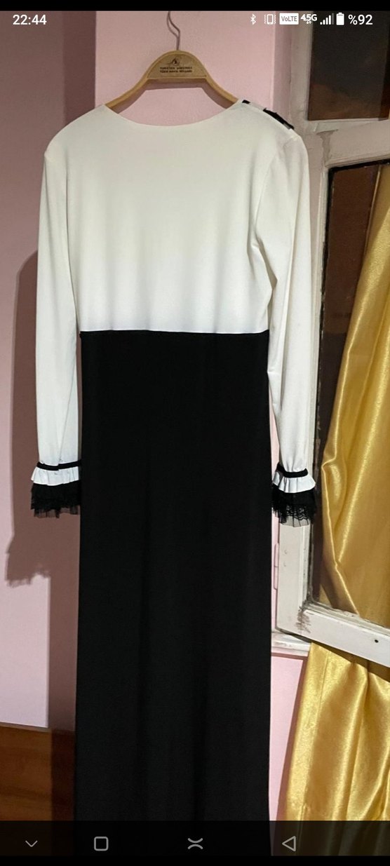 Uzun Kollu Fırfırlı Siyah Beyaz Gotik Elbise - Görsel 3