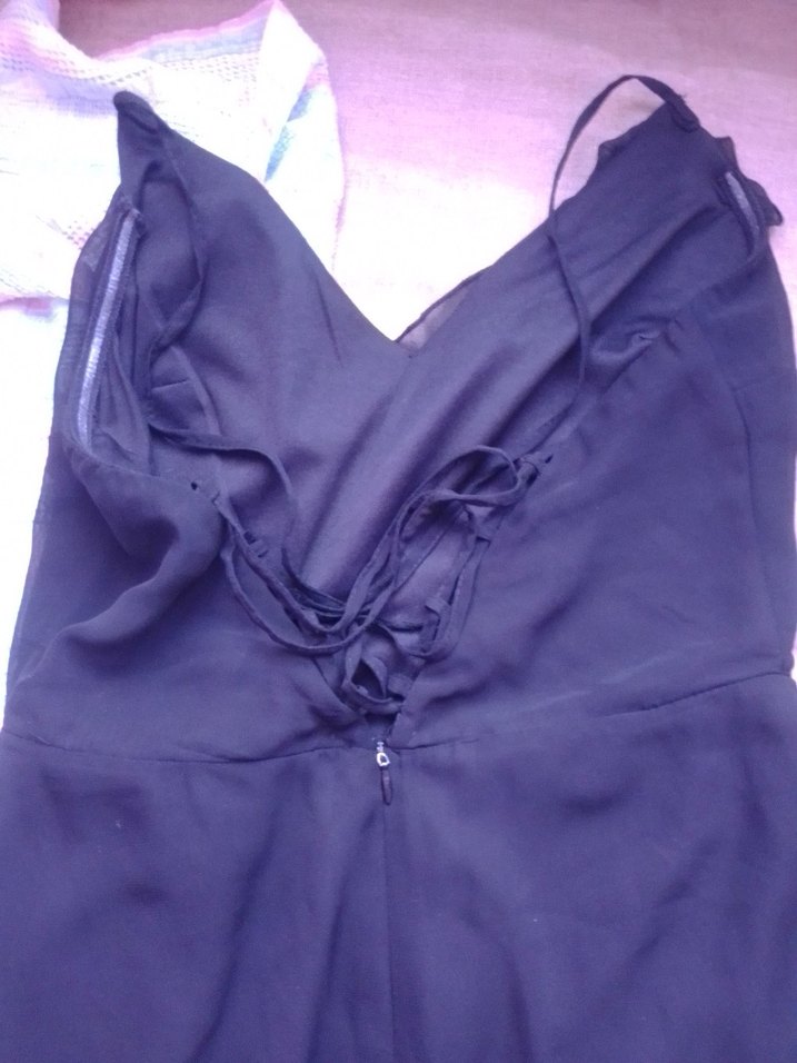 Siyah V Yakalı Uzun Saten Elbise - Görsel 4