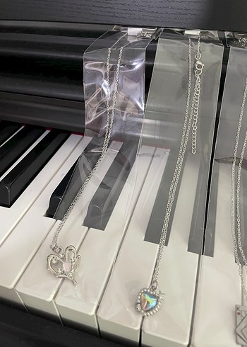 Diğer Gri Zincir Detaylı gümüş kolyeler