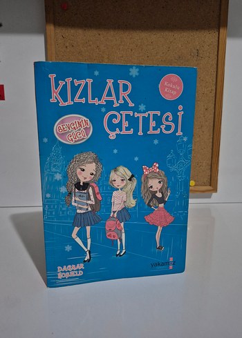 Kızlar Çetesi - Sevginin Çiçeği Kokulu Kitap