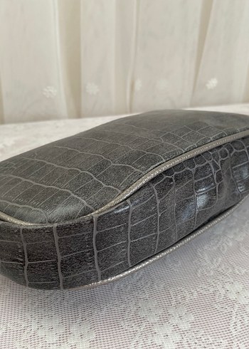 Beden gri Renk Gri Yılan Derisi Desenli Zincir Detaylı Deri Çanta