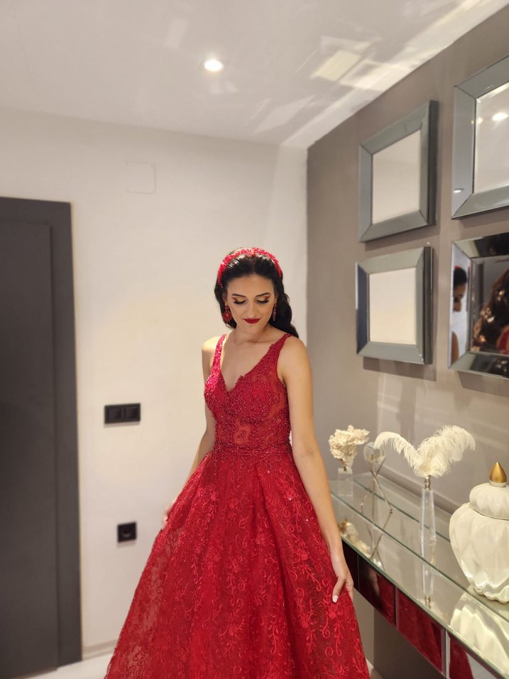 Parlak Kırmızı V Yakalı Kınalık - Görsel 3