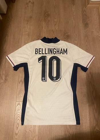 Erkek Beyaz V Yakalı Kısa Kollu Forma - Görsel 2