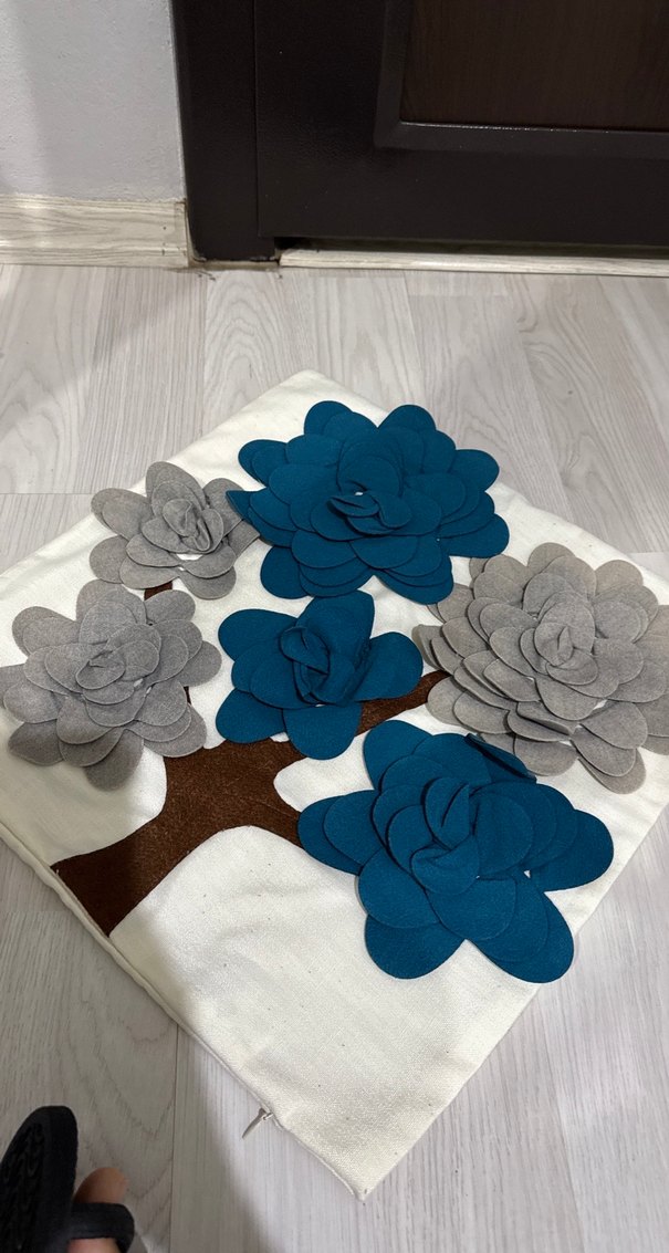 Mavi ve Gri Çiçek Desenli Modern yastık kılıfı - Görsel 2