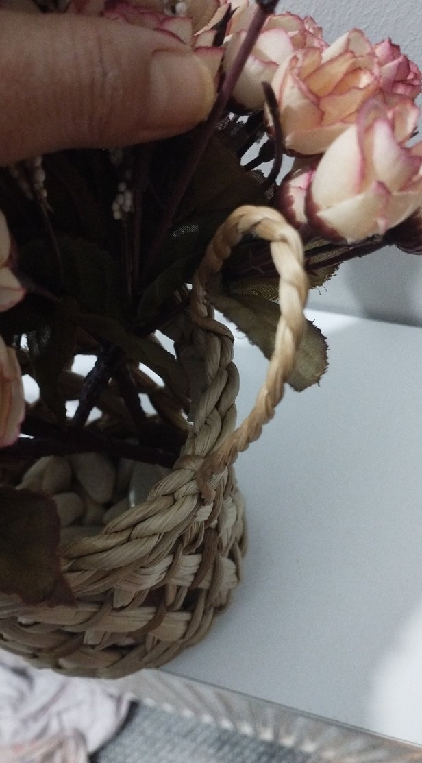 Bej Hasır Sepette Dekoratif Çiçekler - Görsel 3