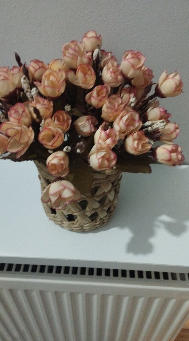Bej Hasır Sepette Dekoratif Çiçekler - Görsel 2