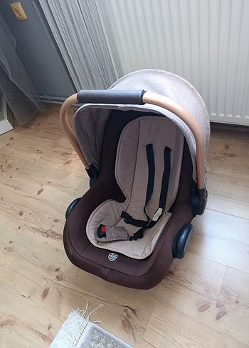 Bej ve gri bebek oto koltuğu - Görsel 5